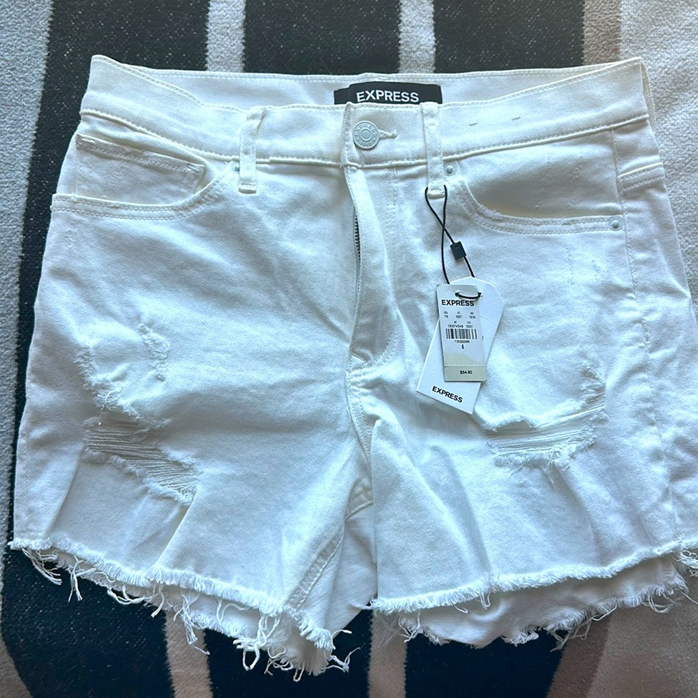 Express white Jean shorts/ new with tags size 6